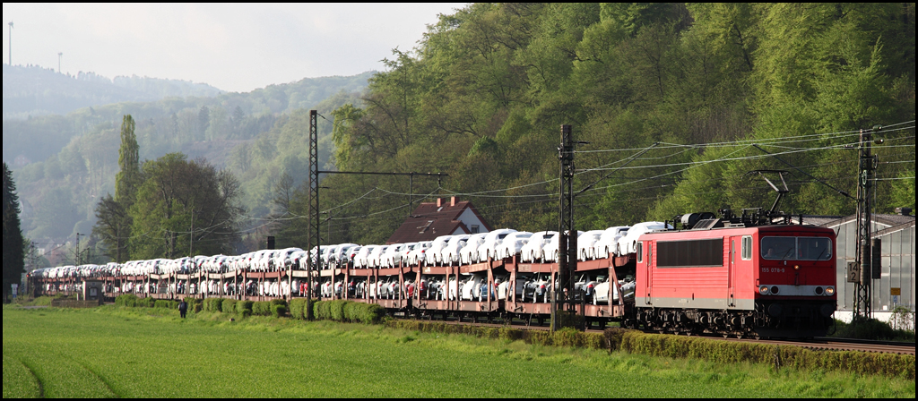 Am Morgen des 30.04.2010 bespannt die 155 078 (9180 6155 078-9 D-DB) den CSQ 60062, Ingolstadt-Nord - Osnabrck Rbf, bei Hohenlimburg in Richtung Norden.