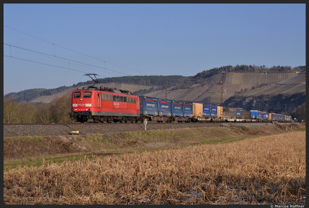 Am Morgen des 5. Mrz 2013 fhrt 151 160-9 mit ihrem KLV  paneuropa  von Gemnden her kommend in Richtung Wrzburg. Fotografiert kurz vor Himmelstadt im Maintal.