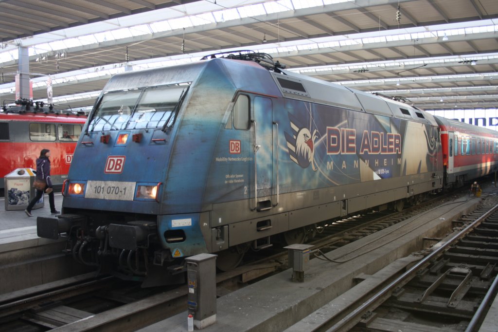 Am  Mnchen - Nrnberg - Express  hing die 101 070-1  Adler Mannheim . Mnchen Hbf am 16.03.2012
