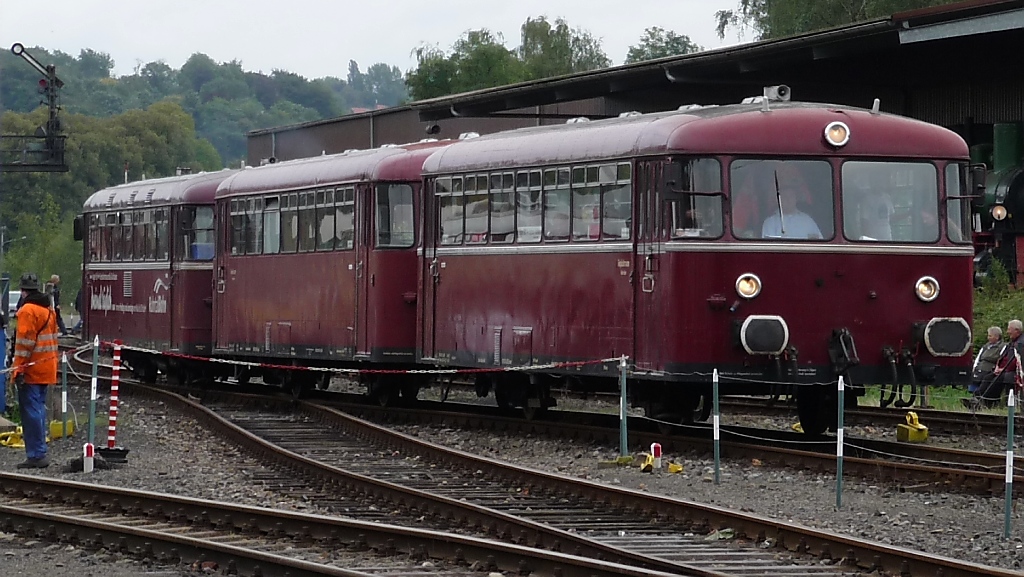 Am Nachmittag des 18.9.2010 kam auch noch der Ruhrtalbahn-Schienenbus in Dahlhausen vorbei.