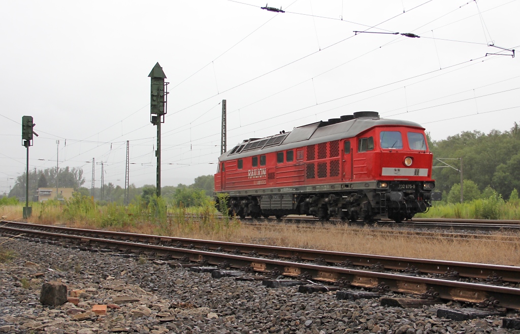 Am recht diesigen und regnerischen Vormittag des 17.07.2011 kam kurzfristig vorgemeldet 232 675-9 als Tfzf in Richtung Sden durch Eschwege West.