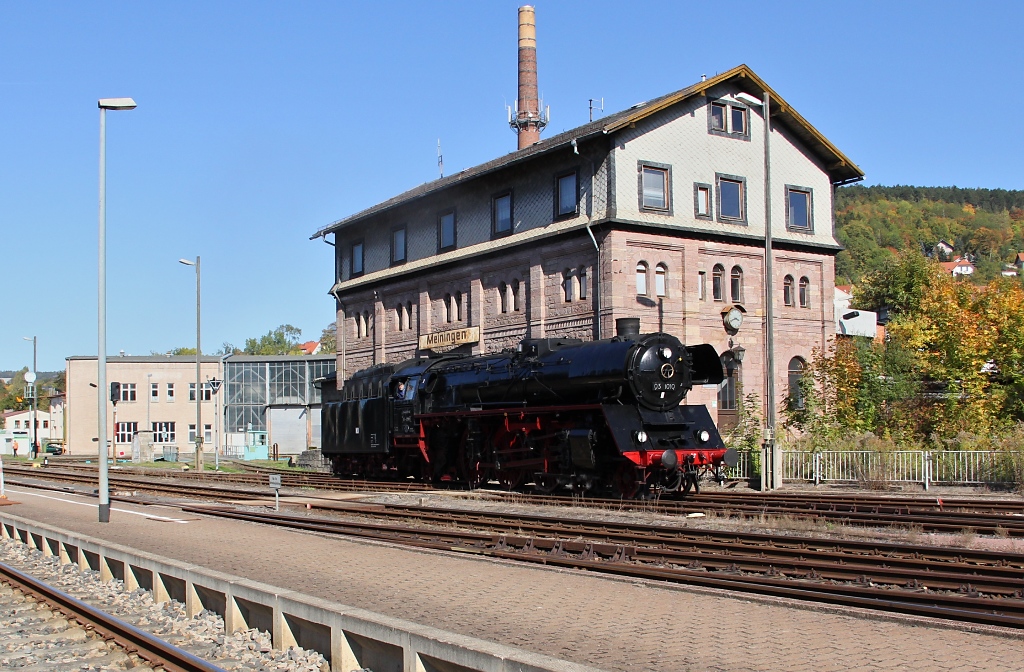 Am Scheitelpunkt der Dampf-Sonderzug-Reise, in Meiningen, musste 03 1010 gedreht werden. Aufgenommen am 02.10.2011 im Rahmen der Sonderfahrt der Dampfmacher Bebra.