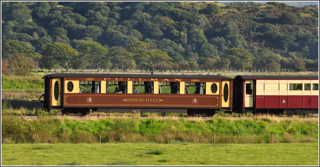 Am Schluss des Zuges hngt dieser wunderschne Pullman Wagen  Bodysgallen . (05.09.2012)
