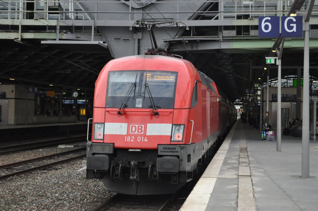Am Schlu der RE 1 am 18.04.2013 . Einfahrt in den Berliner Ostbahnhof