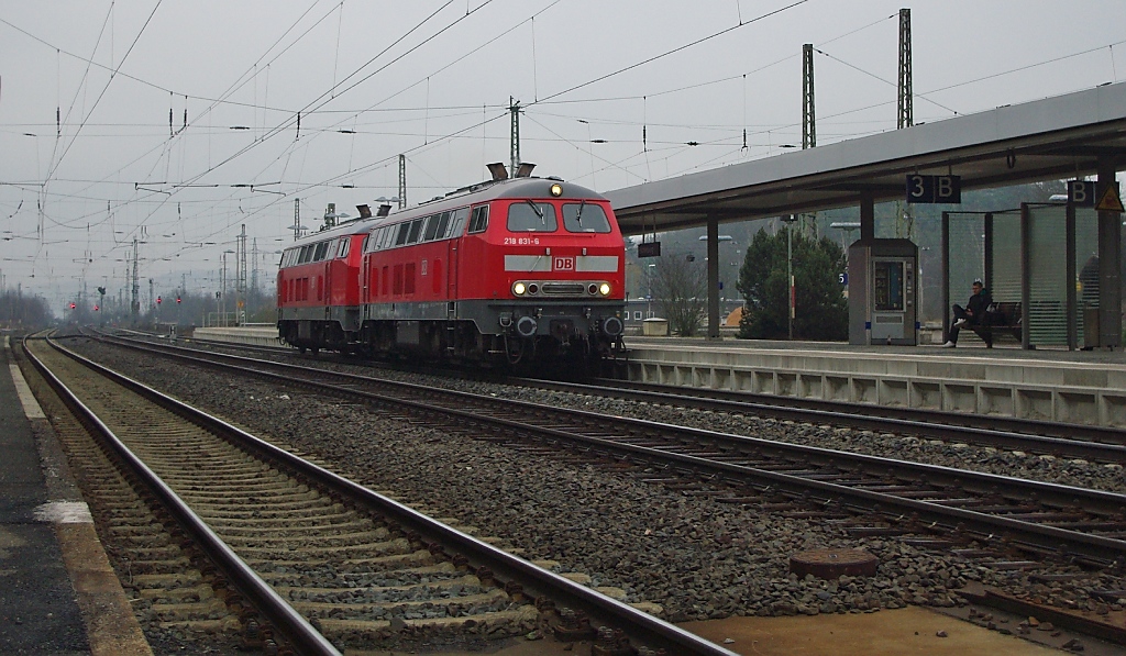 Am selben tr�ben Morgen des 17.02.2011 kamen auch 218 831 und 218 810 als Tfzf in Richtung S�den durch Eichenberg.