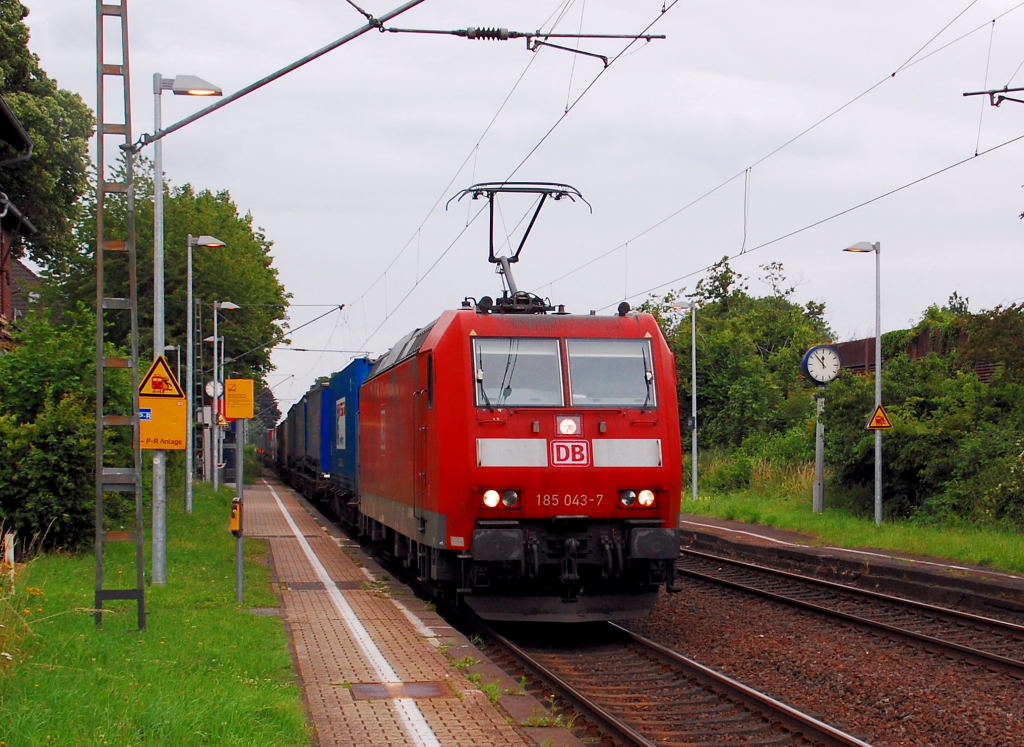 Am Sonntagmittag den 24.6.2012 kommt die 185 043-7 mit einem Walther-Zug durch Jchen gedonnert.......in Richtung Rheydt.