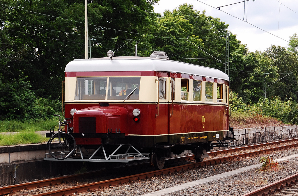 Am Sonntagnachmittag den 1.7.2012 pendelt der VT 12 des Eisenbahnmuseums Dahlhausen zwischen dem