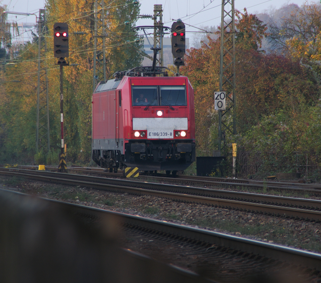 Am spten Abend des 24.10.2012 wurde E 186 339-8 beim Umsetzen im Bahnhof Ensdorf/Saar beobachtet.