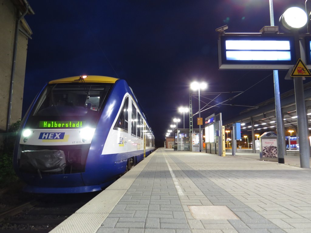 Am spten Abend des 28.06.2013 im Bahnhof von Halle Saale HBF LINT HEX nach Halberstadt