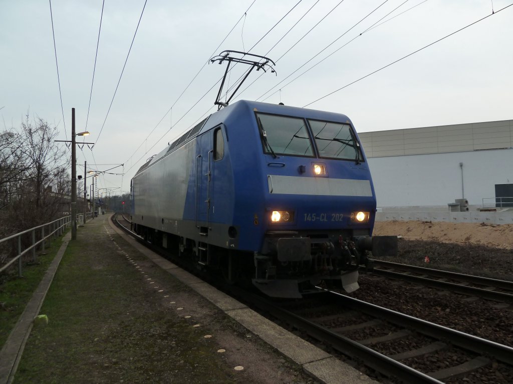 Am spten Abend kam 145 CL 202 Single durch Dresden Cotta. Auch sie musste wegen des Roten  Feindes  warten .
25.03.11

