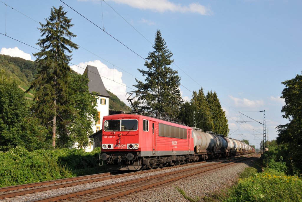 Am spten Nachmittag des 18/08/2011 zog 155 236-3 einen gemischten Gterzug rheinaufwrts. Die Aufnahme entstand bei Leutesdorf.