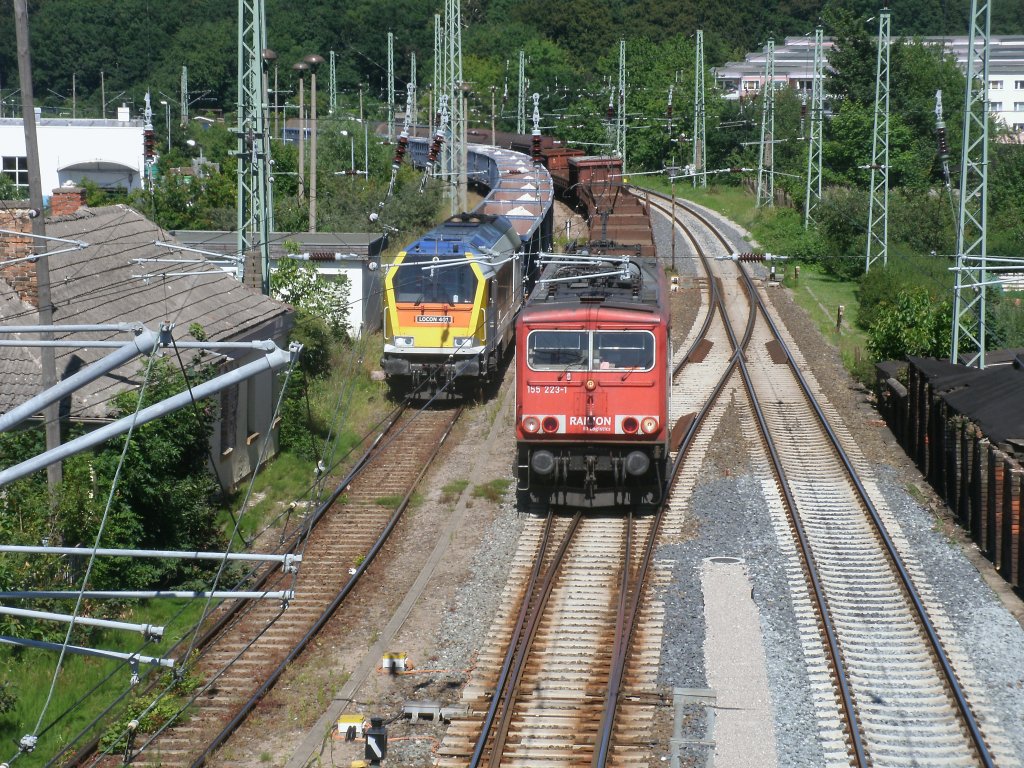 Am Vormittag,vom 28.Juni 2011,stand 155 223 mehre Stunden in Bergen/Rgen,am Nachmittag konnte Sie ohne Probleme durch Bergen/Rgen fahren,so kam Sie auch LOCON`s Maxima vorbei die in Bergen/Rgen Kieswagen abstellte. 