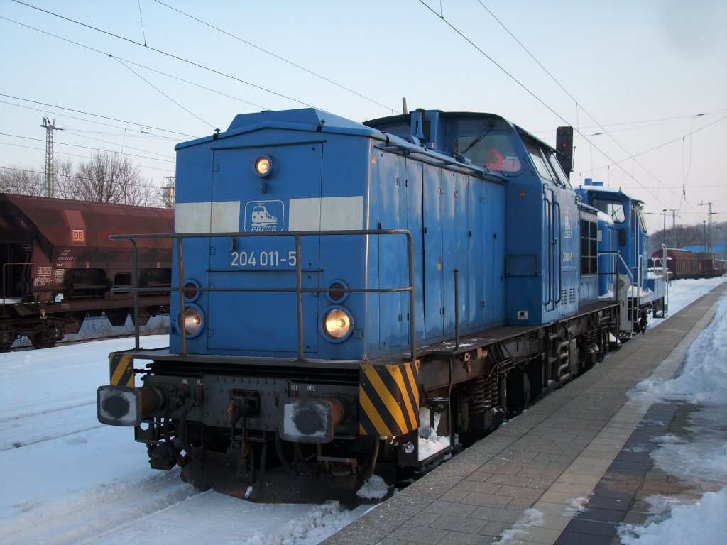 Am Vortag fotografierte ich beide Loks noch in Putbus und am 06.Februar 2010 standen PRESS 204 011 und im Schlepp PRESS 363 028 warten in Bergen/Rgen.