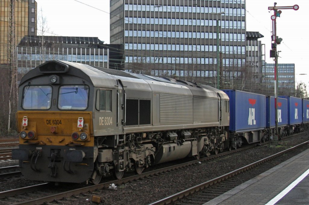 Am Zugschluss von 183 701 hing am 27.2.10 in Dsseldorf-Rath DE 6304