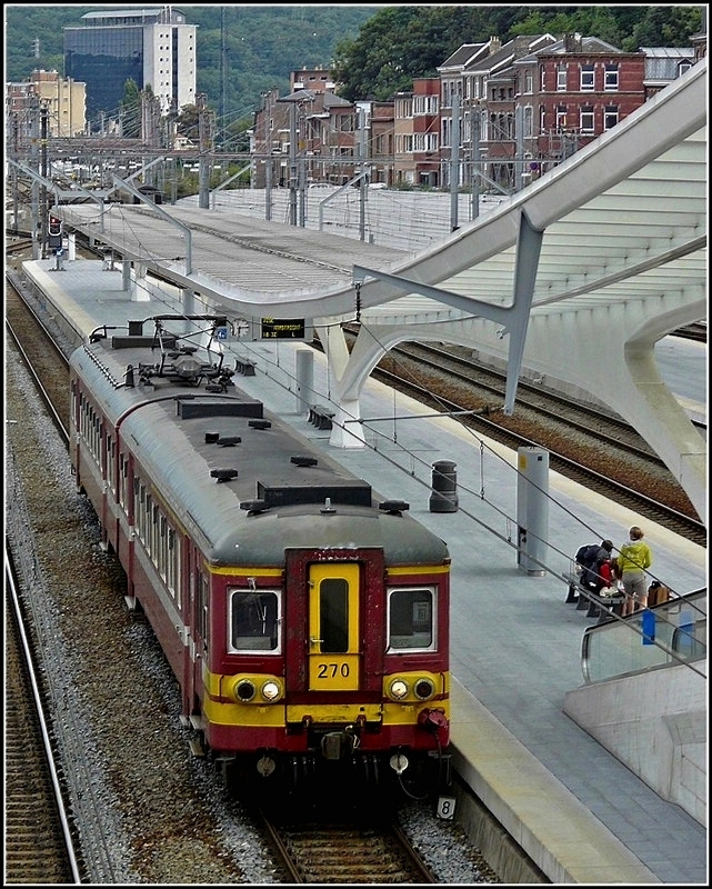 AM65 270 steht am 11.08.2010 als L Zug nach Maastricht im Bahnhof Li�ge Guillemins zur Abfahrt bereit. (Jeanny) 