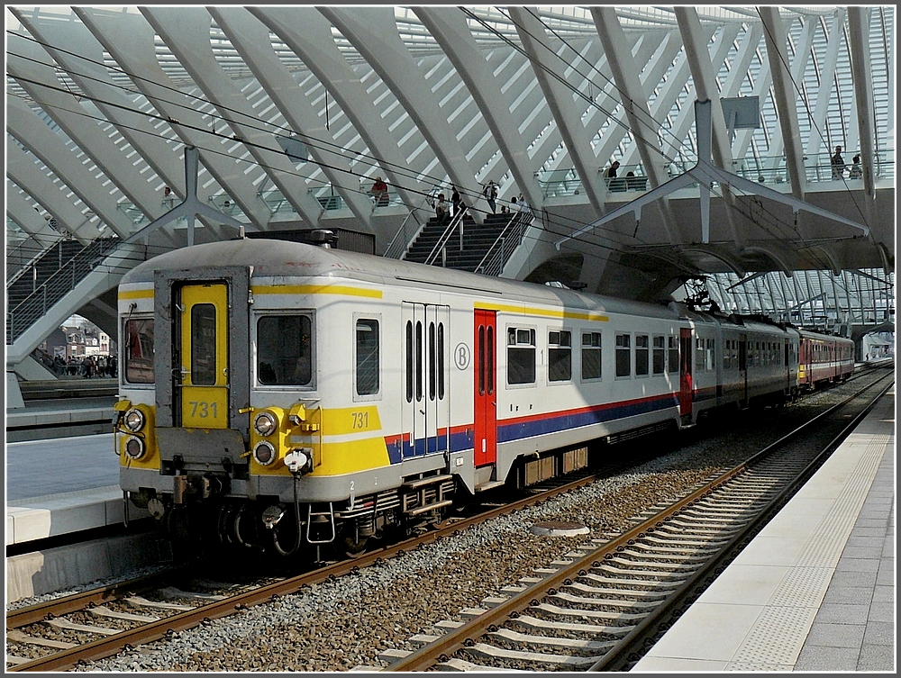 AM78 731 zusammen mit einer zweiten Automotrice, verl�sst am 20.09.09 den Bahnhof Li�ge Guillemins. (Hans)