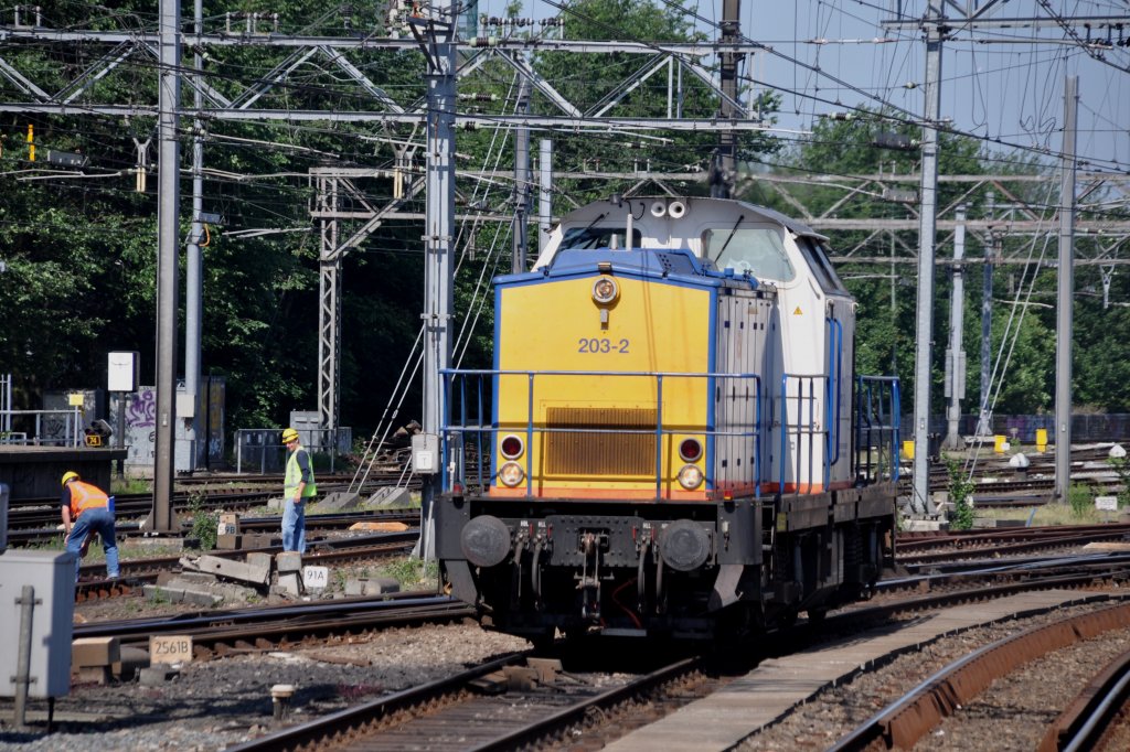 AMSTERDAM (Provinz Noord-Holland), 30.05.2011, 203-2 von Volker Rail beim Bahnhof Amsterdam CS