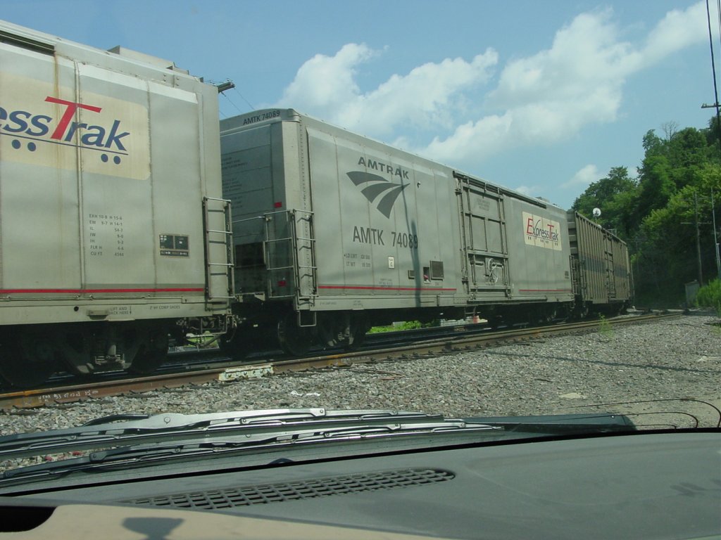 Amtrak boxcar used for several years to transport mail. Foto from about 2004. Taken at South Street crossing in Burlington, Iowa.