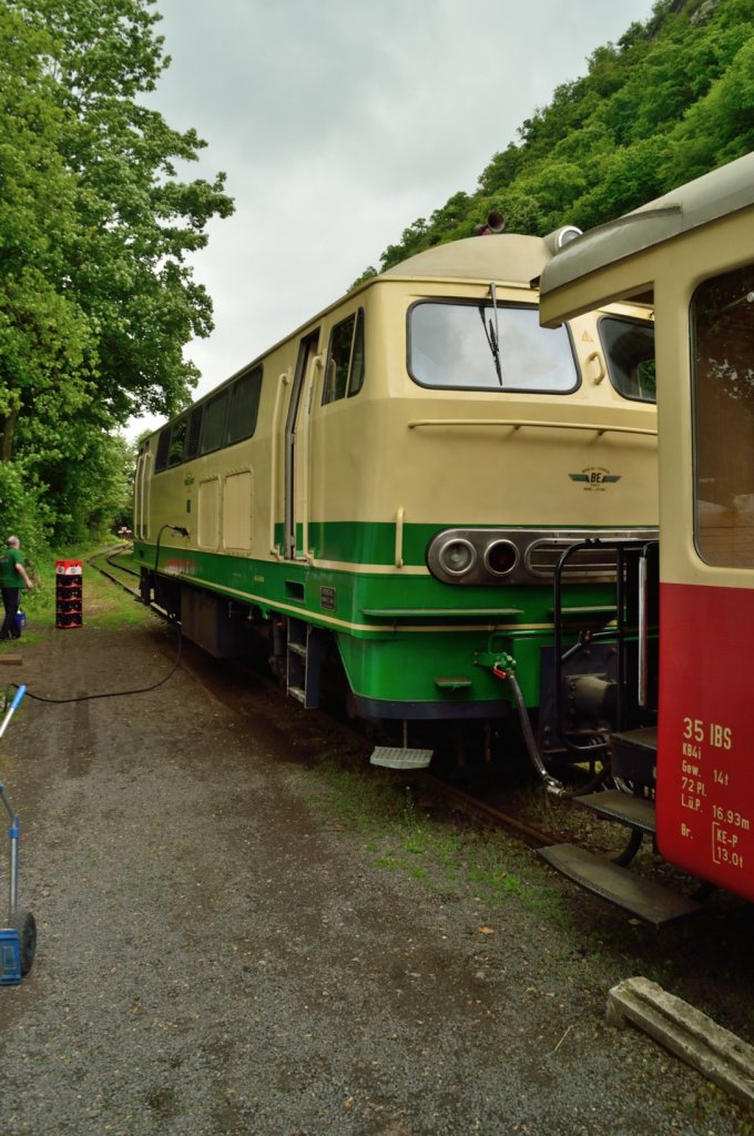 An diesem Vatertag hatte auch die Diesellok D5 nach getaner Arbeit Durst......Statt Gestensaft gab es mit Raps gestreckten Diesel ;-D 9.5.2013