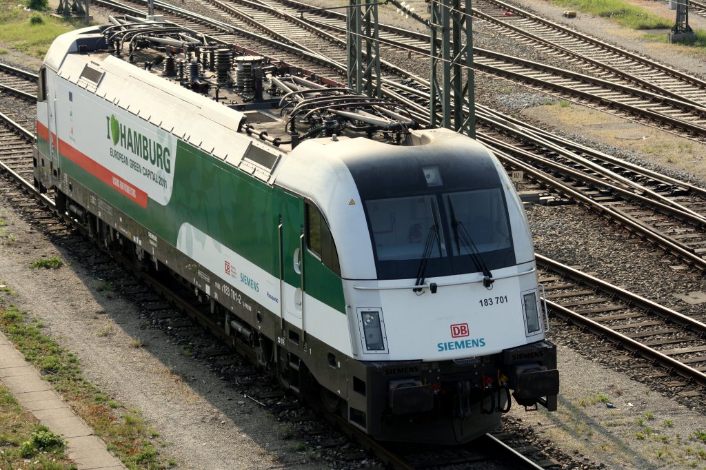 An der Donnersberger Brcke in Mnchen war am 25.04.2011 die 183 701 abgestellt. Fotostandort ist die Donnersberger Brcke .