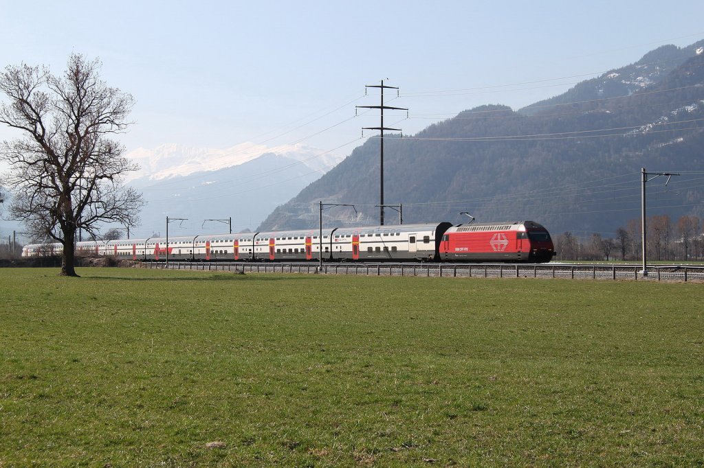 An einem Frhlingsmorgen,IC Dosto nach Basel am 27.03.12 bei Igis

