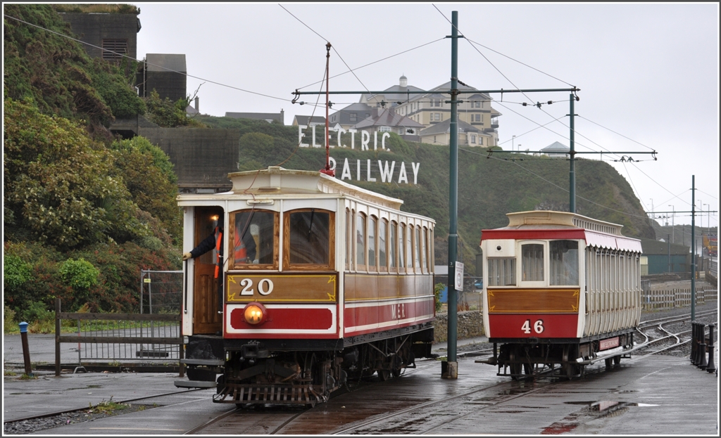 An den Endpunkten, wie hier in Douglas, muss der Anhngewagen jeweils umfahren werden. (10.08.2011)