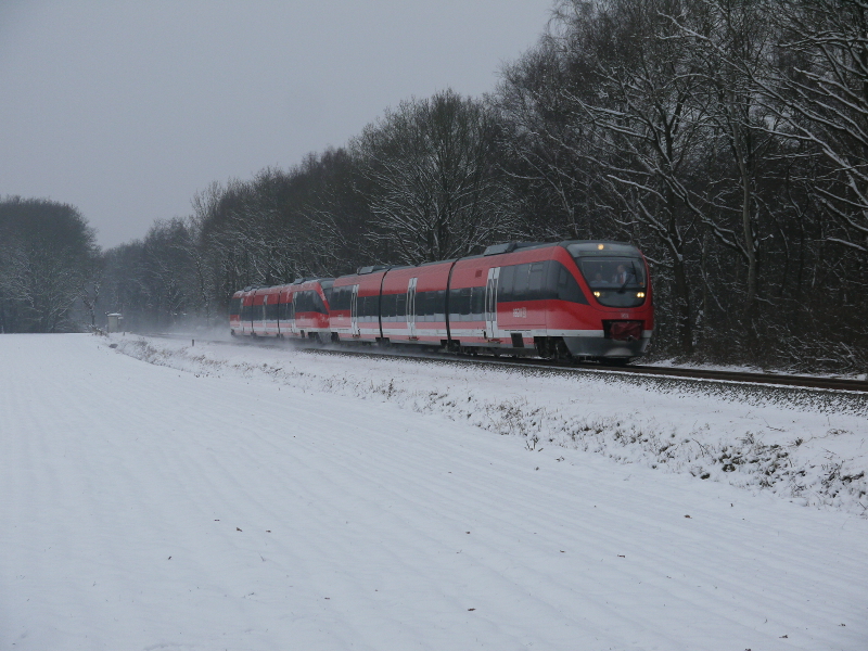 An der Verdichtungstation kann man sehr schn sehen wie schn das Mnsterland auch im eWintr aussehen kann. Der Zug erreicht in krze Ochtrup. 26.01.2013