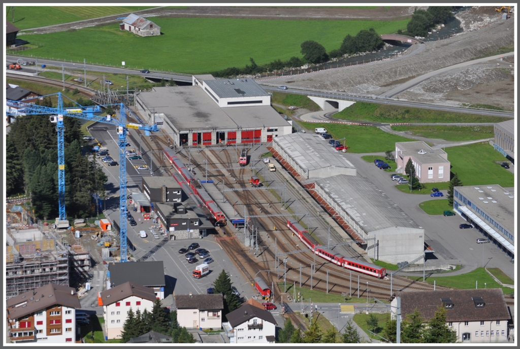 Andermatt aus dem Zug fotografiert bei der Talfahrt vom Oberalppass. (21.07.2011)