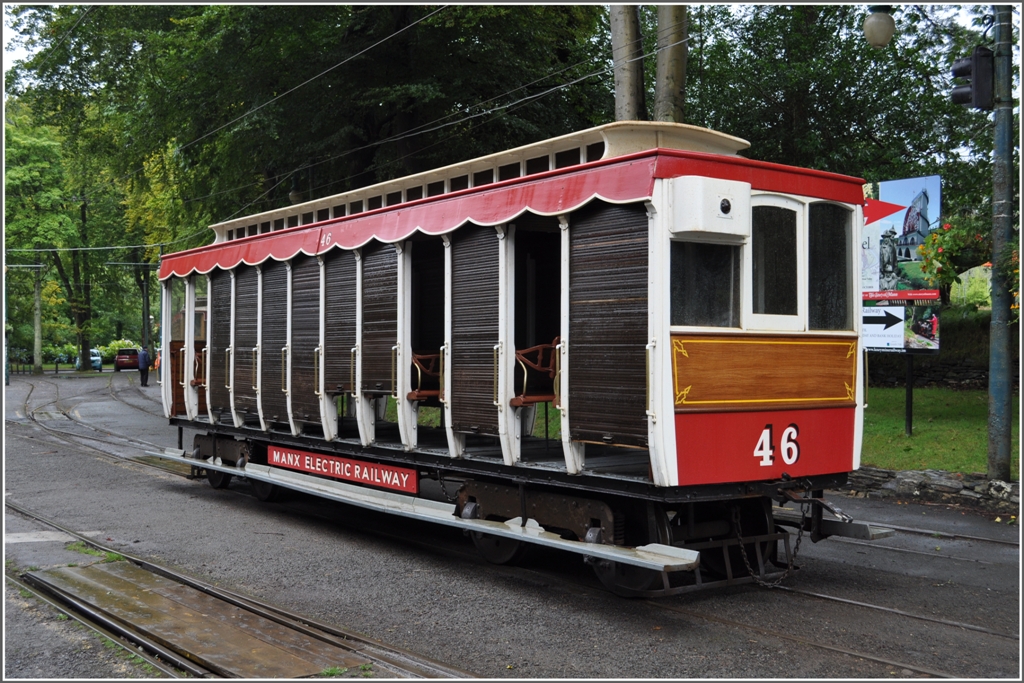 Anhngewagen 46 der MER in Laxey. Zum Schutz vor Sturm und Regen knnen die hlzernen Jalousien heruntergedreht werden. (10.08.2011)