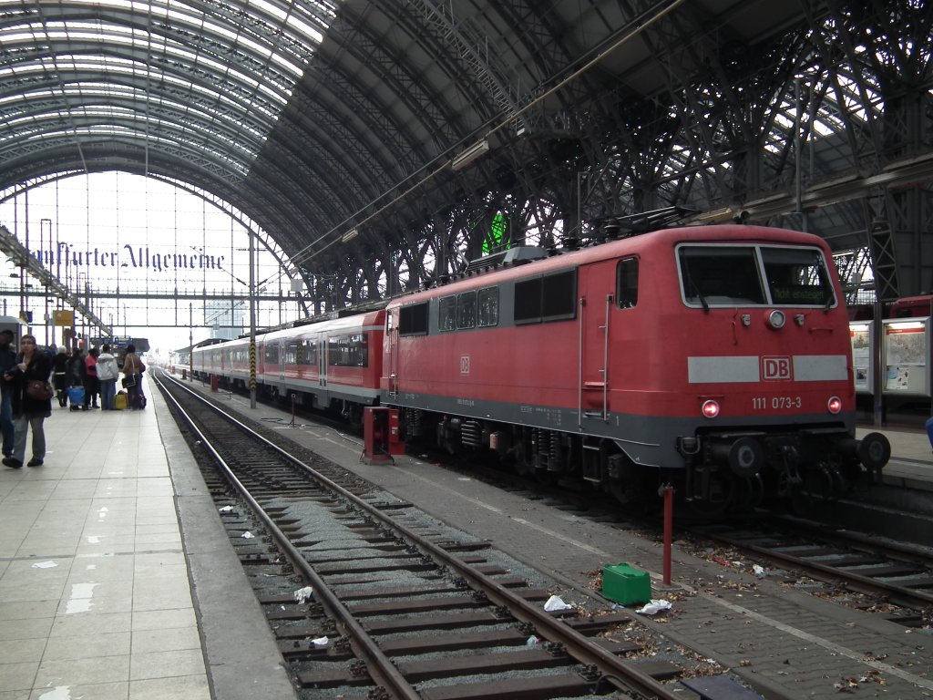 Ankunft der 111 073 in Frankfurt (Main) Hauptbahnhof mit RE aus N�rnberg HBF.