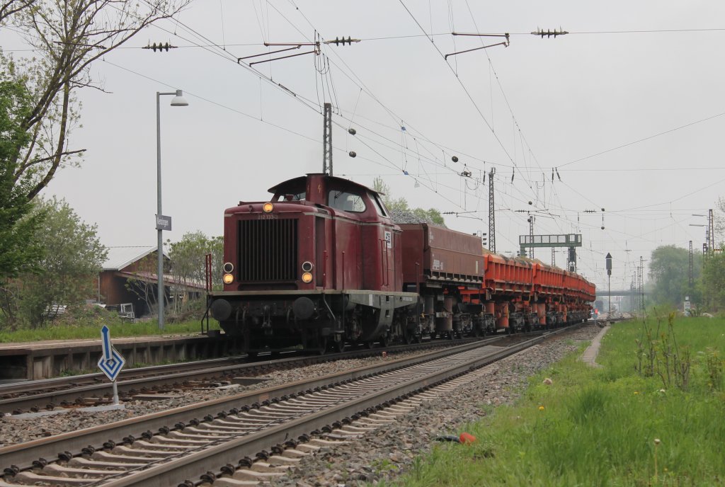 Ankunft der 212 133-3 vom Stuttgarter Bahnservice (SBS) mit einem Bauzug in Kenzingen. Ca. 5 Minuten spter schob sie den Bauzug auf die Baustelle in Kenzingen. (02.05.2013)
