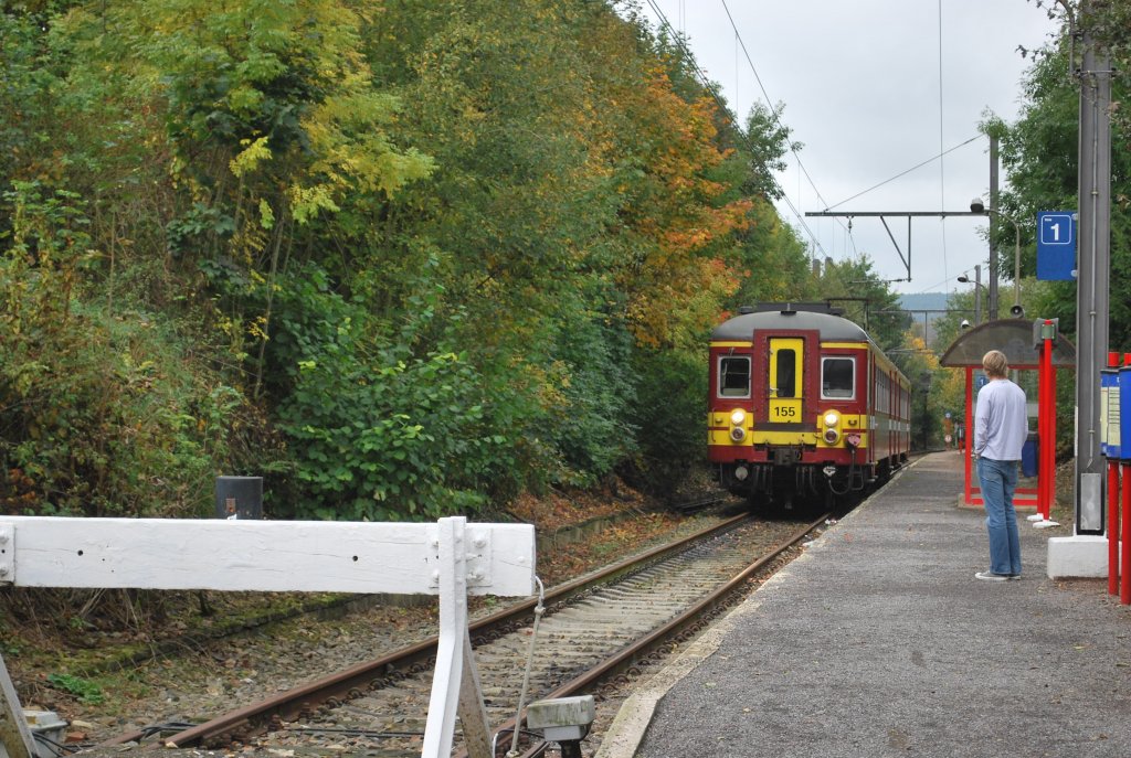 Ankunft des L-Zuges aus Welkenraedt in der Endstation Spa-Gronstre am 11. Oktober 2009 (Triebzug AM 62-63 Nr.155 )
