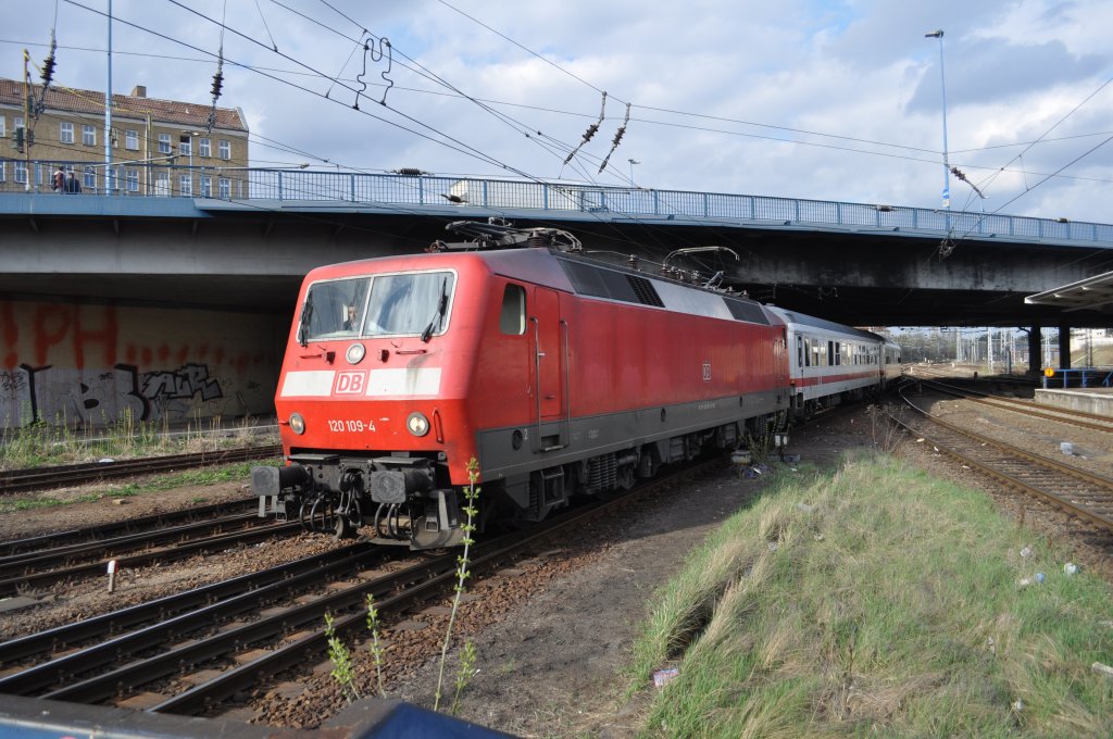 Ankunft einer Reisewagenberfhrung am 23.04.2013 in Berlin Lichtenberg Bereich B9 