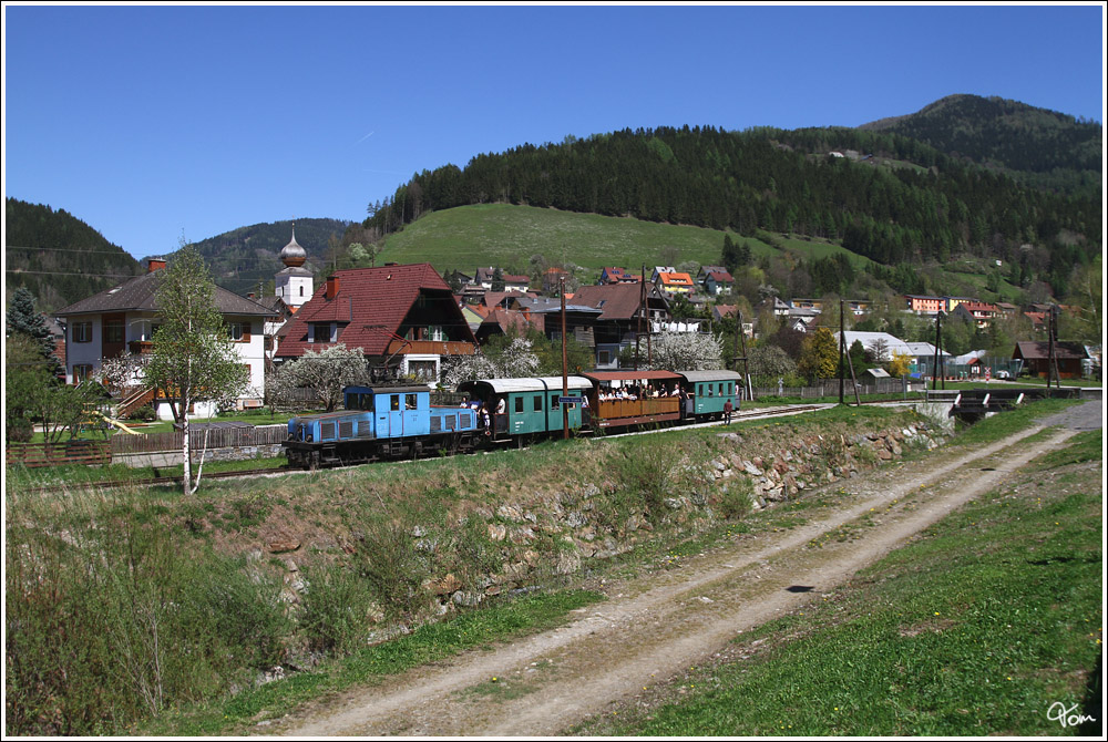Anlsslich der Ausstellungserffnung „175 Jahre Eisenbahn in sterreich“ in Mixnitz, gab es am 28.4.2012 zwei Sonderzge mit der Lok E3 auf der Breitenauerbahn.  
Breitenau St.Jakob 