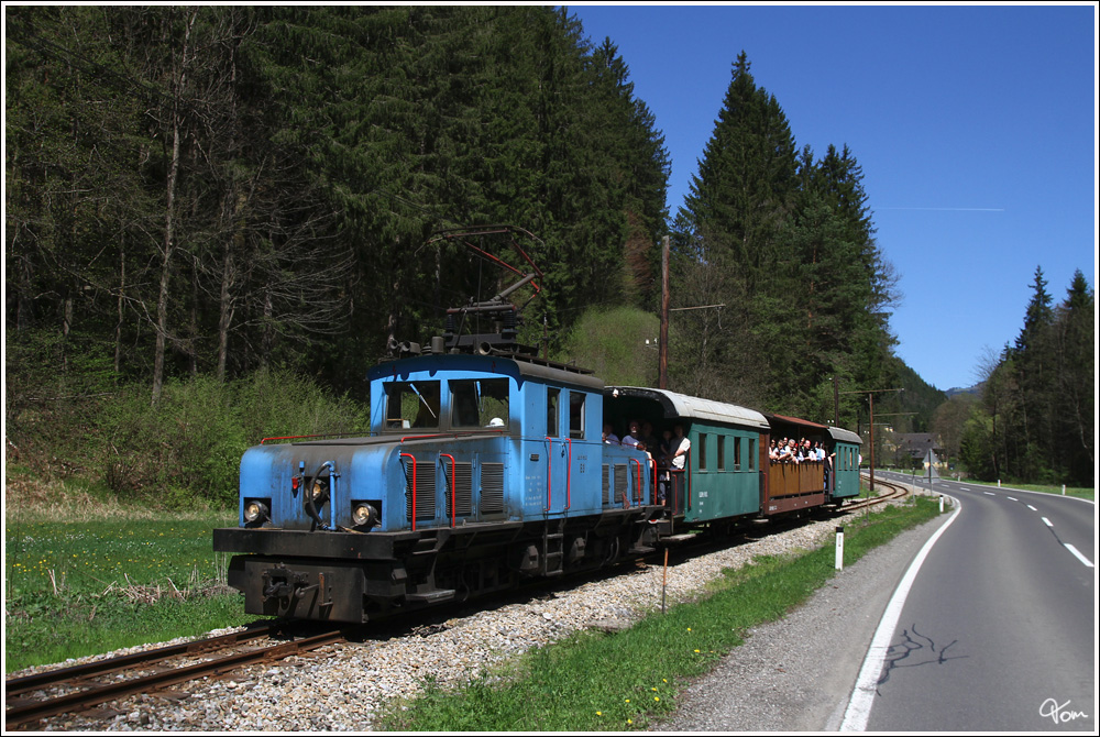 Anlsslich der Ausstellungserffnung „175 Jahre Eisenbahn in sterreich“ in Mixnitz, gab es am 28.4.2012 zwei Sonderzge mit der Lok E3 auf der Breitenauerbahn.
Rograben