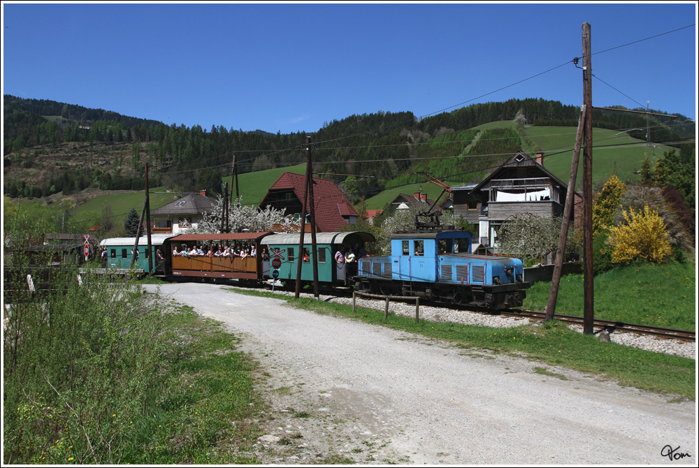 Anlsslich der Ausstellungserffnung „175 Jahre Eisenbahn in sterreich“ in Mixnitz, gab es am 28.4.2012 zwei Sonderzge mit der Lok E3 auf der Breitenauerbahn. 
Breitenau St.Jakob  