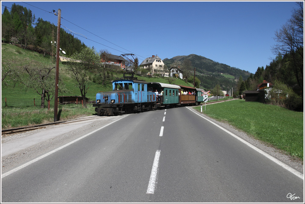 Anlsslich der Ausstellungserffnung „175 Jahre Eisenbahn in sterreich“ in Mixnitz, gab es am 28.4.2012 zwei Sonderzge mit der Lok E3 auf der Breitenauerbahn. 
Breitenau St.Jakob 

