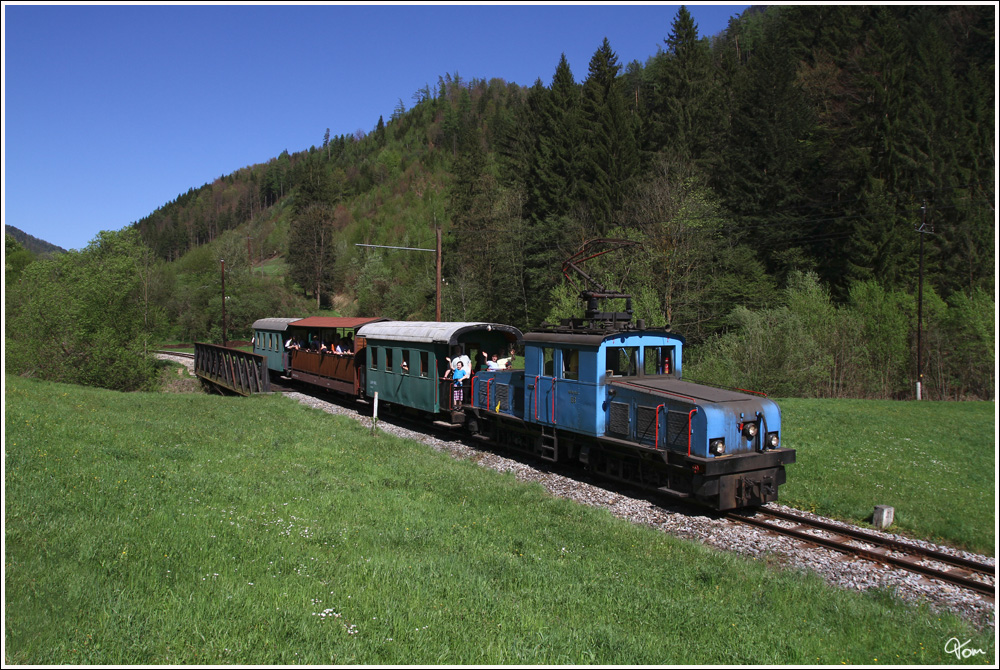 Anlsslich der Ausstellungserffnung „175 Jahre Eisenbahn in sterreich“ in Mixnitz, gab es am 28.4.2012 zwei Sonderzge mit der Lok E3 auf der Breitenauerbahn. 
Mautstatt