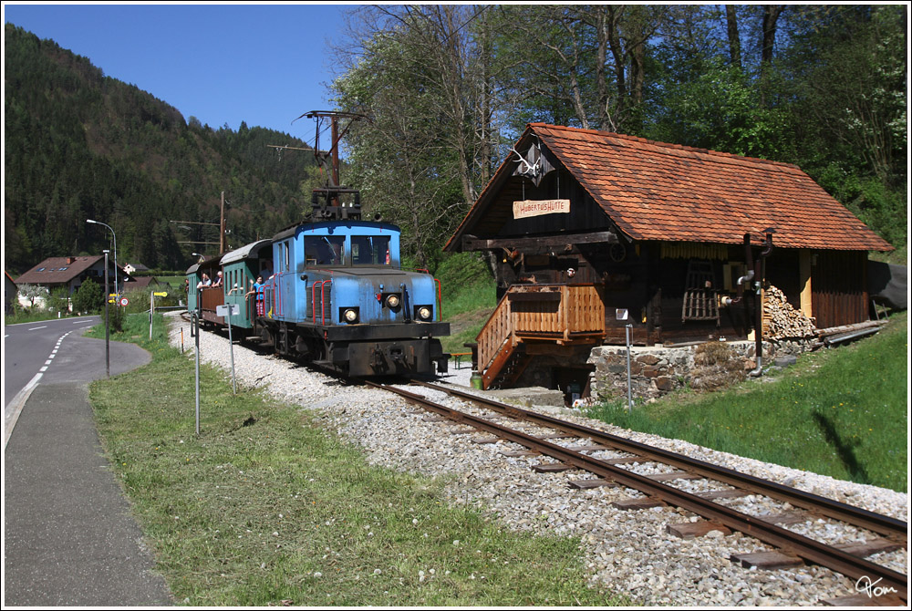 Anlsslich der Ausstellungserffnung „175 Jahre Eisenbahn in sterreich“ in Mixnitz, gab es am 28.4.2012 zwei Sonderzge mit der Lok E3 auf der Breitenauerbahn. 
Mautstatt

