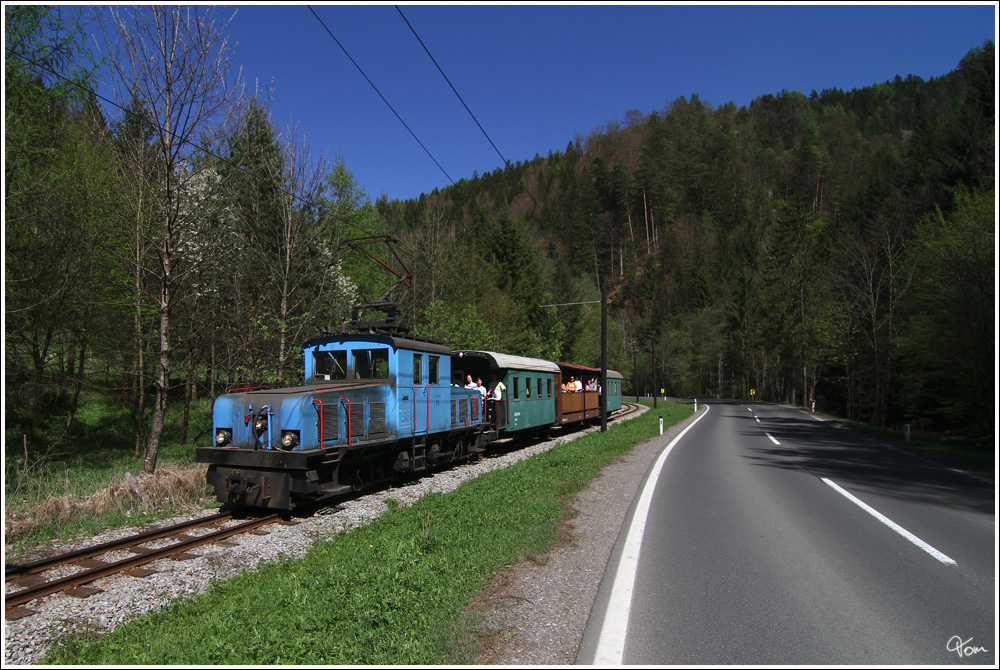 Anlsslich der Ausstellungserffnung „175 Jahre Eisenbahn in sterreich“ in Mixnitz, gab es am 28.4.2012 zwei Sonderzge mit der Lok E3 auf der Breitenauerbahn. 
Rograben