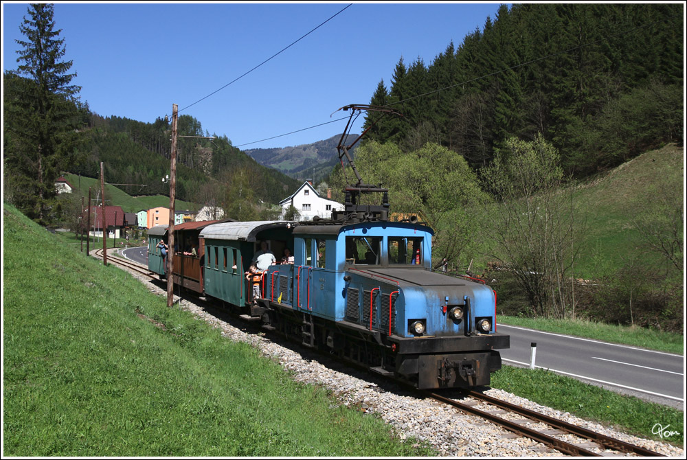 Anlsslich der Ausstellungserffnung „175 Jahre Eisenbahn in sterreich“ in Mixnitz, gab es am 28.4.2012 zwei Sonderzge mit der Lok E3 auf der Breitenauerbahn. 
Breitenau St.Jakob  