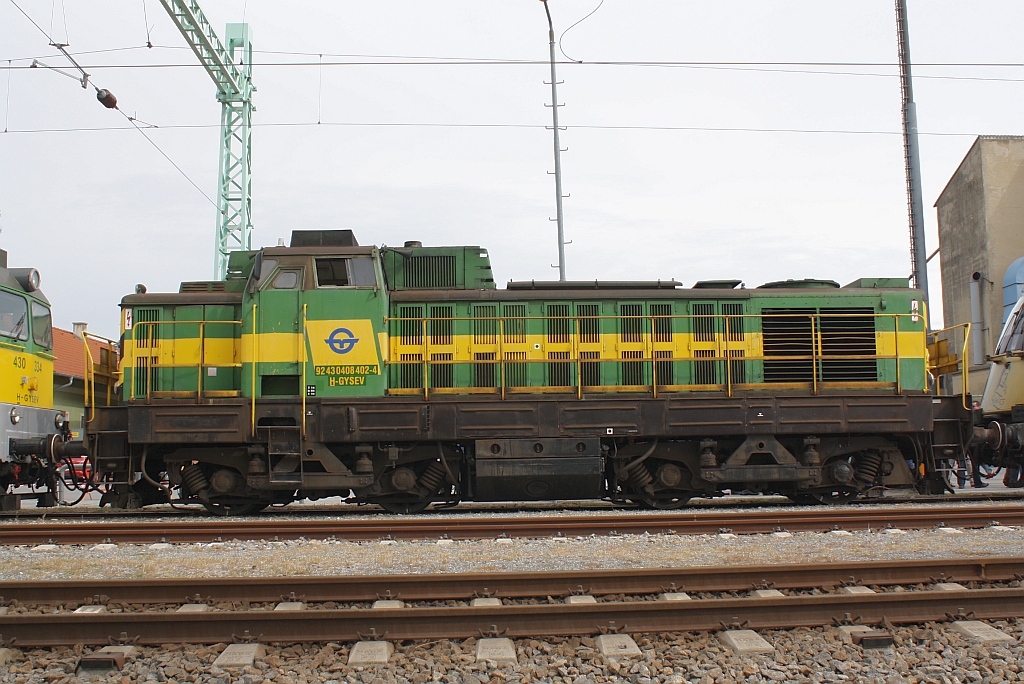 Anlsslich des Jubilums  115 Jahre Neusiedlersee-Bahn  fand am 22.09.2019 im Bf. Mnchhof-Halbturn auch eine Fahrzeugschau statt. Das Bild zeigt die M40 402, nunmehr als H-GYSEV 92 43 0408 402-4 angeschrieben.