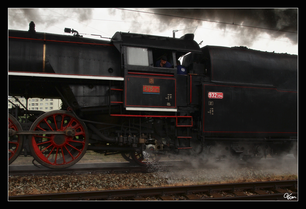 Anlsslich der Kindertage in Vrtky, ziehen die beiden Dampfloks 475 196 + 475 179 den Sonderzug Os 31207 von Vrtky ber Zvolen retour nach Vrtky. Vrtky 1.6.2012 


