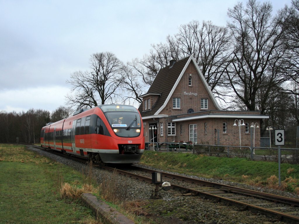 Anlsslich der Reaktivierung des SPNV's zwischen Bad Bentheim und Hengelo (NL), fuhren auch zwischen Nordhorn und Bad Bentheim Zge (fr den SPNV stillgelegt).
Hier konnte in Hestrup 643 065  Stadt Gronau  fotografiert werden.
Hestrup, 12.12.2010