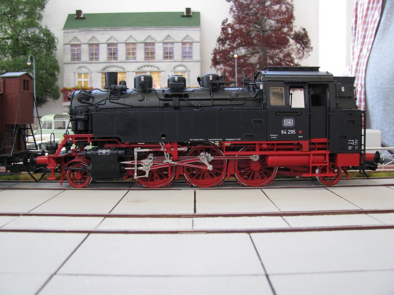 Anllich einer Tagung der ARGE Spur 0, fand in Wismar eine Modellbahn-Ausstellung statt. Hier habe ich die Dampflokomotive BR 64 295 der  DB  in Spur 0 abgelichtet. Wismar 03.06.2011