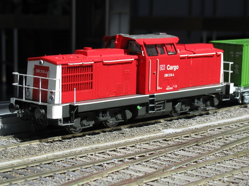 Anllich einer Tagung der ARGE Spur 0, fand in Wismar eine Modellbahn-Ausstellung statt. Hier habe ich die Diesellok BR 298 310-4 der  DB AG , ex DR, in Spur 0 abgelichtet. Wismar 03.06.2011