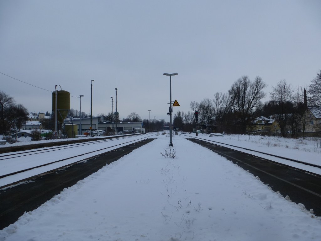 Ansicht auf die Ausfahrt des Oberkotzauer Bahnhofs Richtung Bayreuth.
13.03.13.