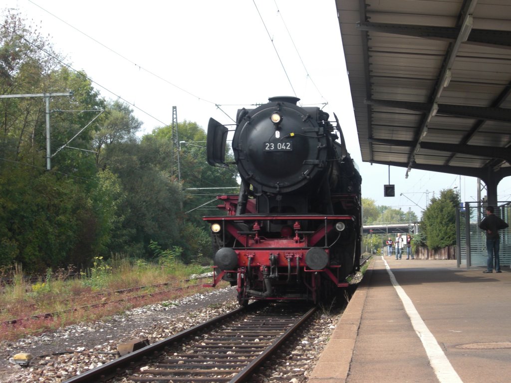 Ansicht der BR 23 042 von vorn; eine Mitfahrt bei den Mrklintagen im Sep. 2009 war mglich und wurde reichlich genutzt
