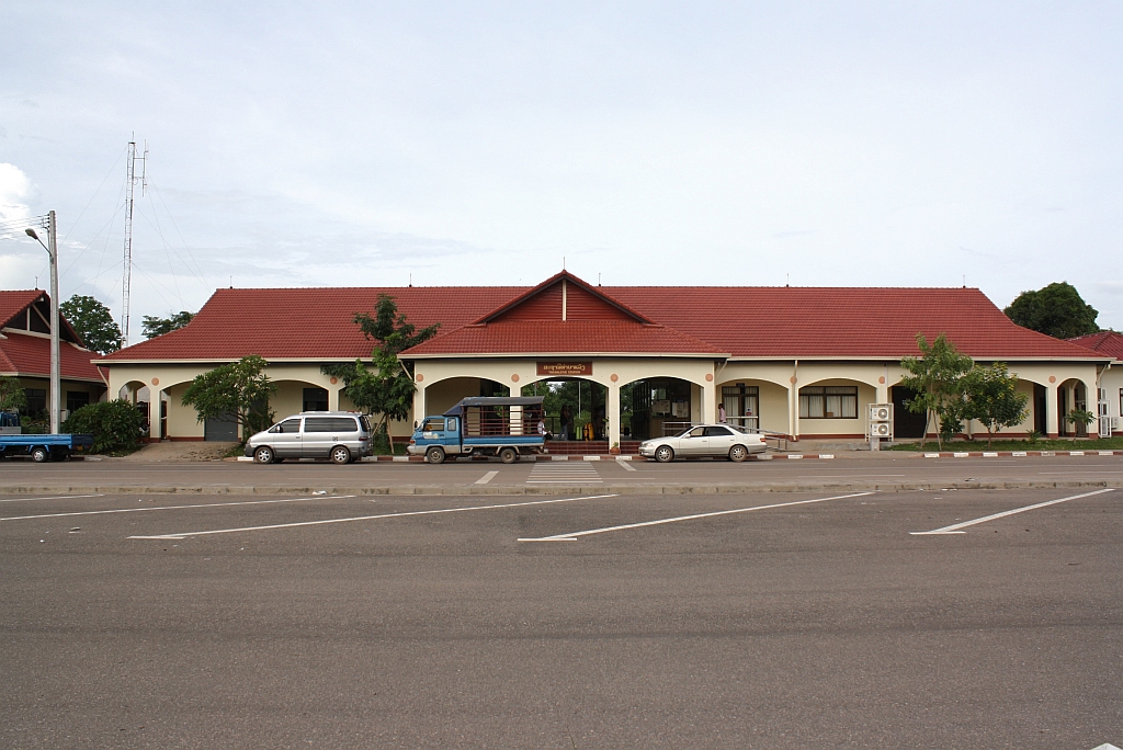 Ansicht des Bf. Thanaleng vom Vorplatz am 17.Juni 2011.