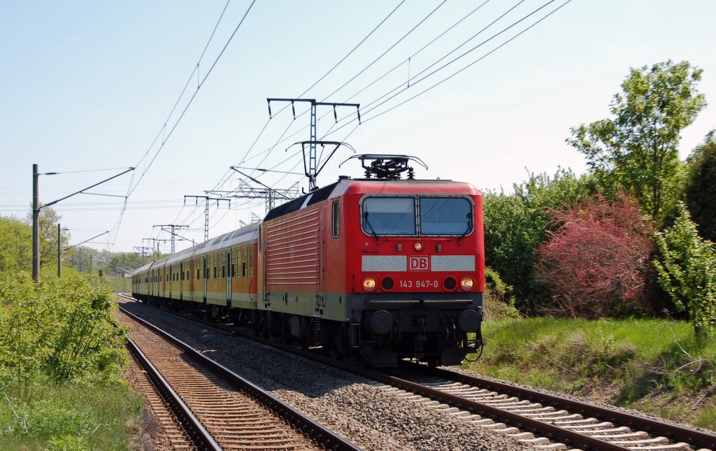 Anstatt des erwarteten Taurus kam am 06.05.11 143 947 mit dem RE aus Cottbus nach Leipzig. Fotografiert in Leipzig-Thekla.